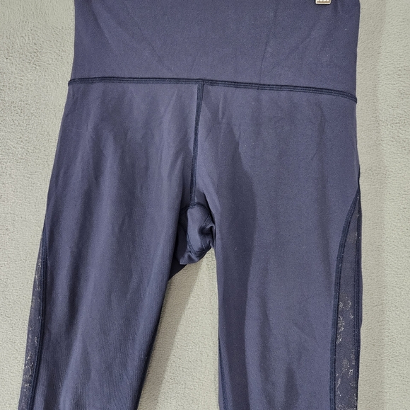 Lululemon Womens Size 6 Athletic Leggings Navy Blue Cropped Lace Trims - Picture 2 of 9